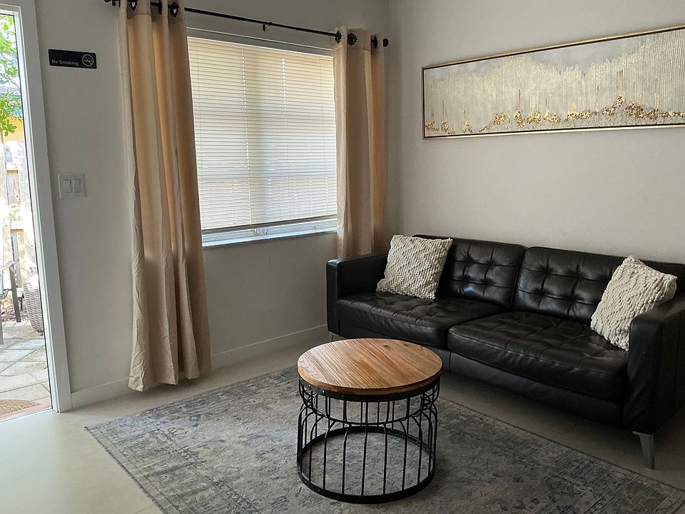 1st image of 617 SE 16th St APT 2