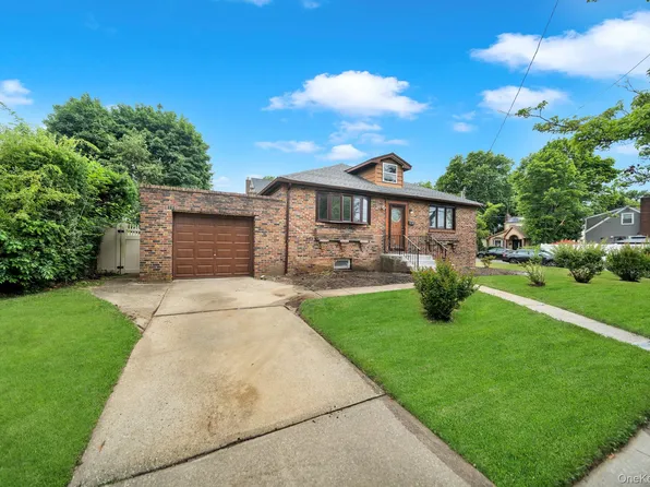 634 Leonard Avenue, Uniondale, NY 11553