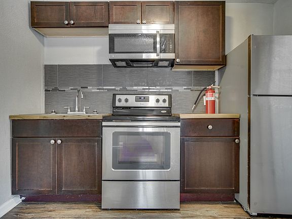 2nd image of 1431 Cantrell Dr Unit 4