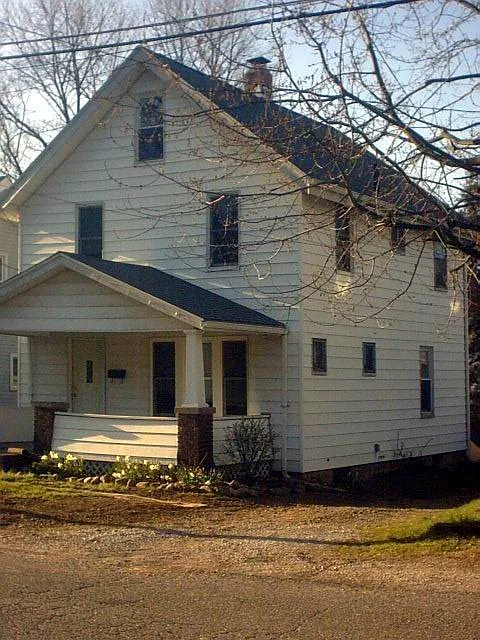 938 Raymond St photo 1