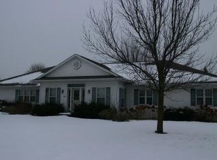 2793 Oakwood Cir, Oshkosh, WI 54904