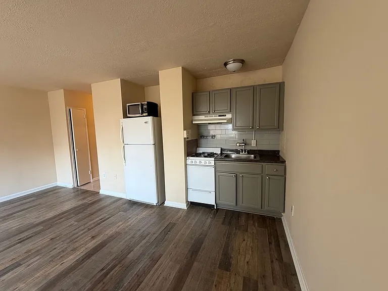 2101-17 Chestnut St #814 — Photo 6