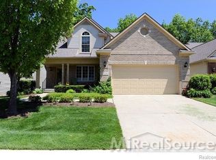 5736 Windspirit Ct, Waterford, MI 48327