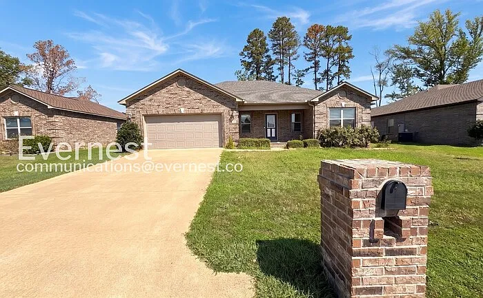 4 bed, 3.0 bath, 1960 sqft, $1,845 — Photo 2