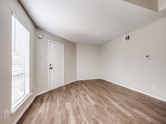 4th image of 9839 Walnut St #207