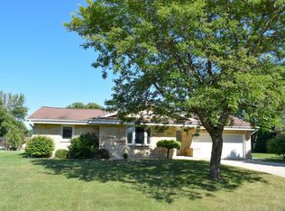 5250 S 49th St, Greenfield, WI 53220