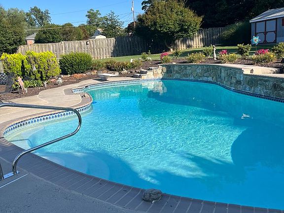3rd image of 113 Crescent Dr