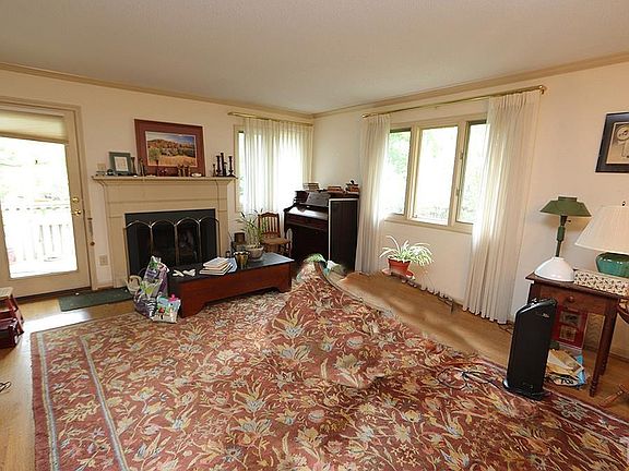 3rd image of 169 Montrose Dr