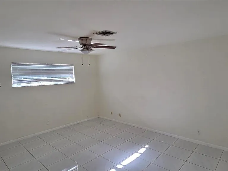 5860 SW 8th St — Photo 19