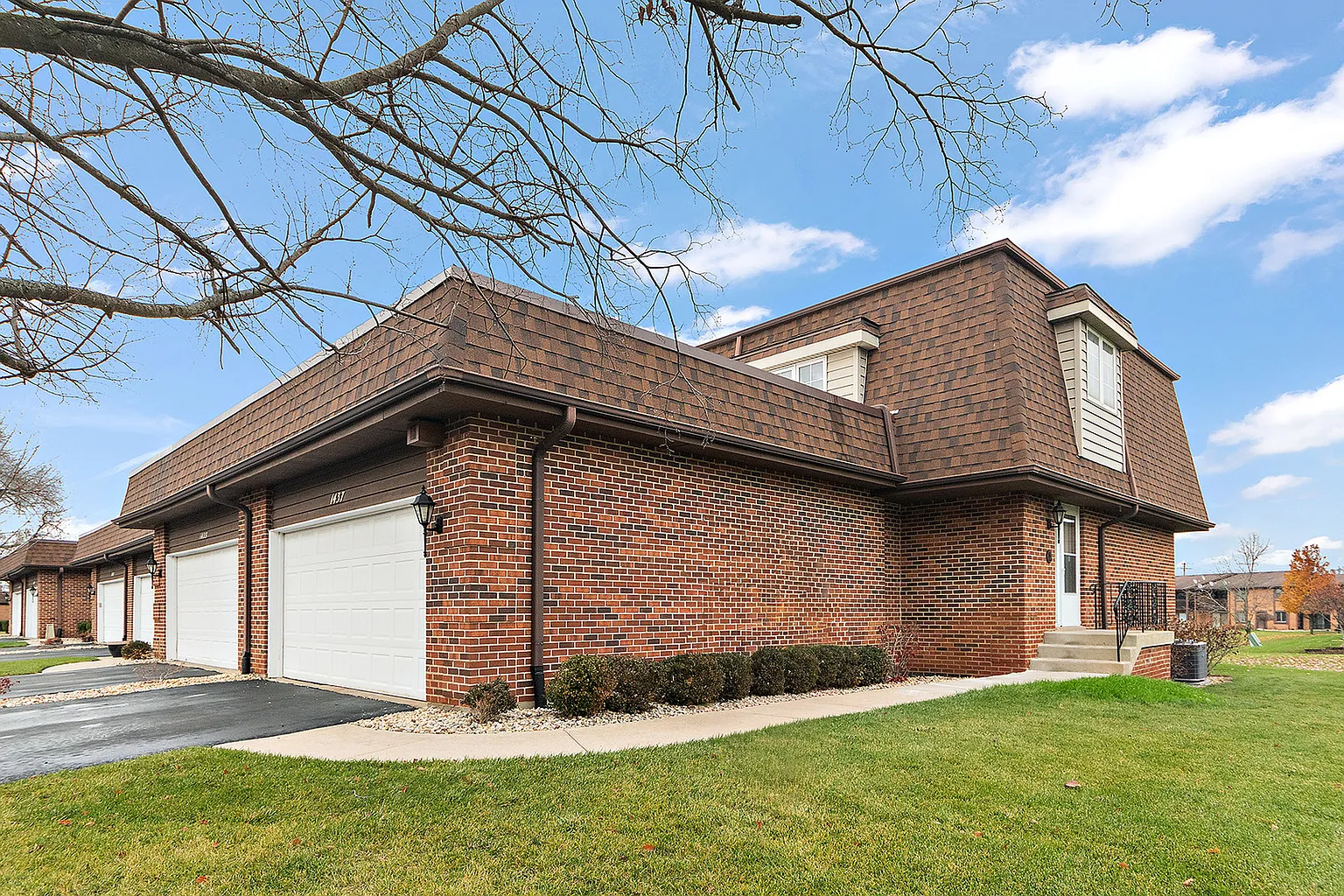 1437 Woodhollow Dr photo 1