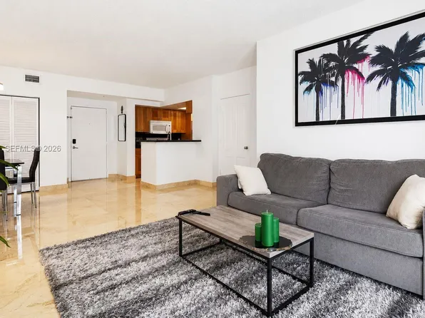 5085 NW 7th St APT 906, Miami, FL 33126
