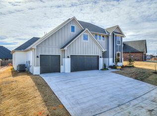 8116 Jenny Ln, Edmond, OK 73034