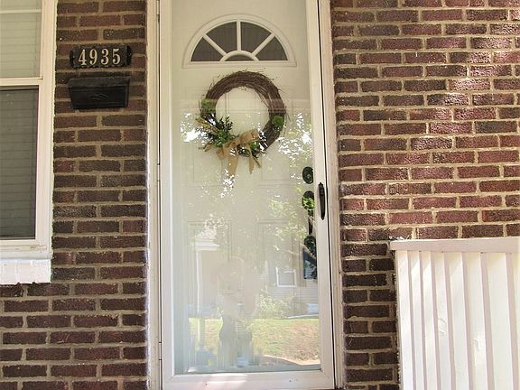 3rd image of 4935 Quincy St