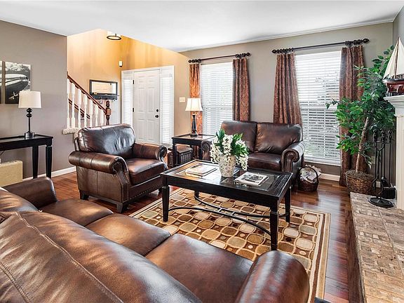 3rd image of 16904 Hickory Crest Dr