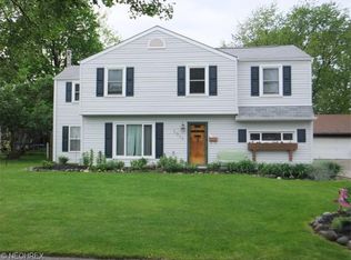 5306 Strawberry Ln, Willoughby, OH 44094