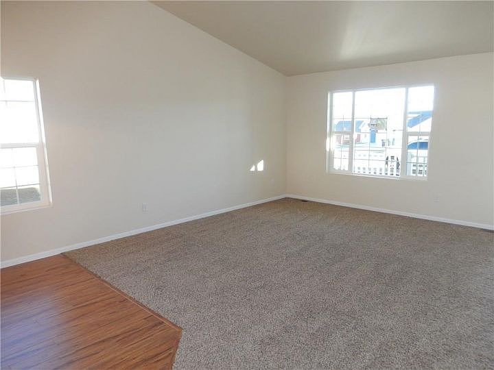 2nd image of 2140 Owen St