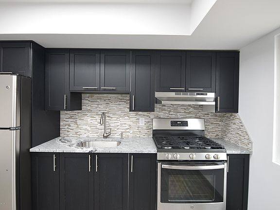 5th image of 106 Pelican Cir