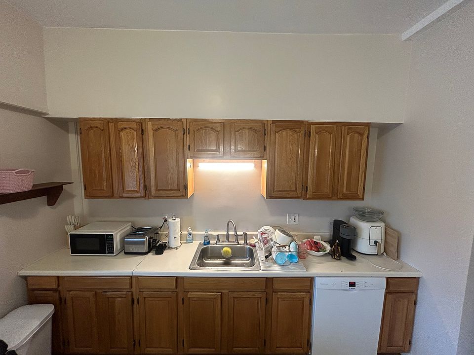 1st image of 4 Meadow St Unit 1