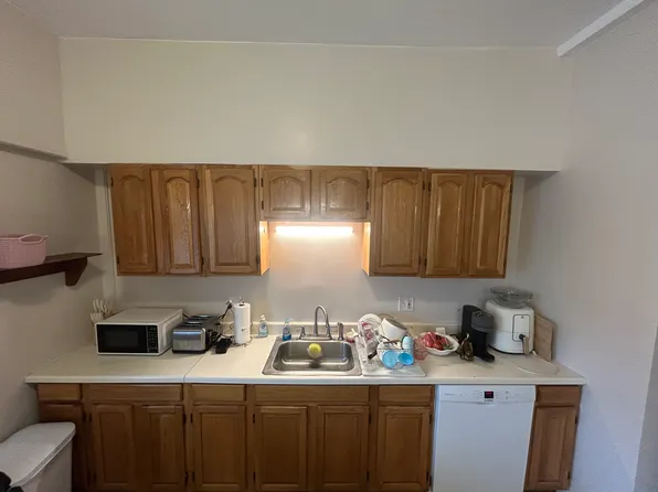 4 Meadow St Unit 1, Westfield, MA 01085