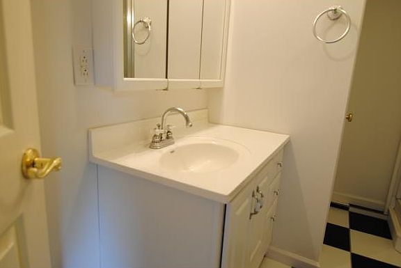 5th image of 953 Virginia Ave NE