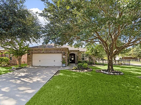2nd image of 1002 Cleistes Ln