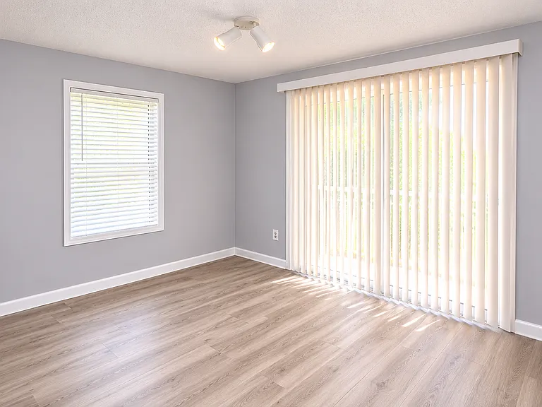 501 Franklin Blvd — Photo 13