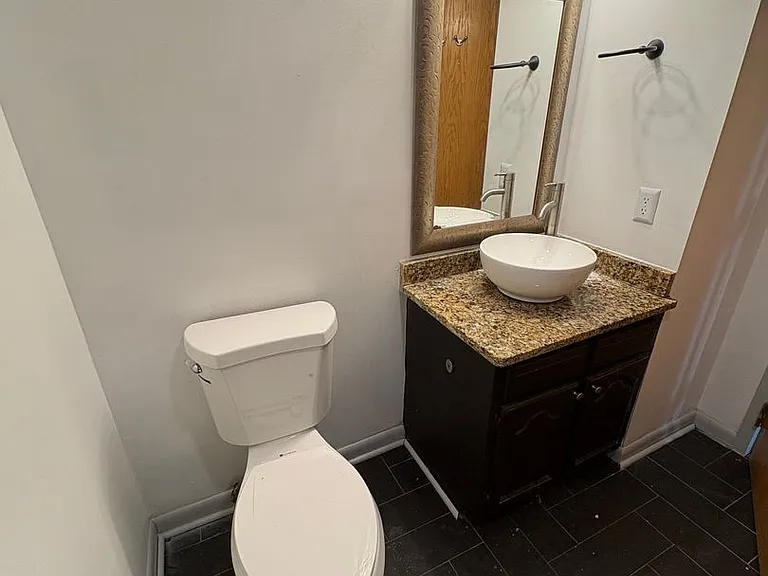 110 W Summit Hill Dr — Photo 20