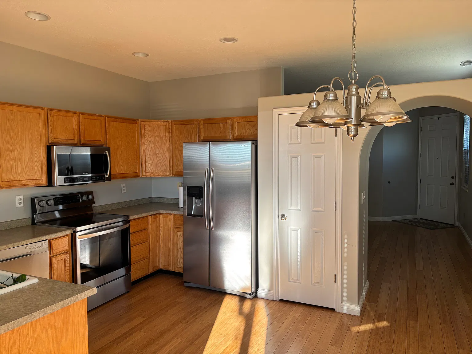 3 bed, 1238 sqft, $2,300 — Photo 3