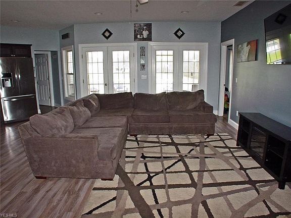 2nd image of 111 Cambridge Dr