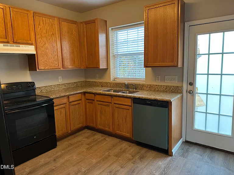 553 Writers Way — Photo 6