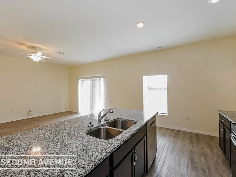 3202 NE 14th Pl — Photo 8