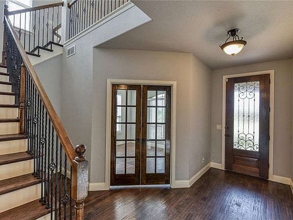 2nd image of 527 Stillwater Dr