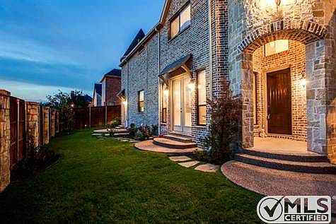3rd image of 7033 Belcrest Dr