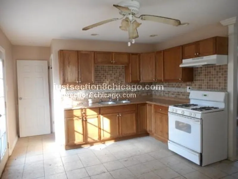 2400 E Sauk Trl photo 1