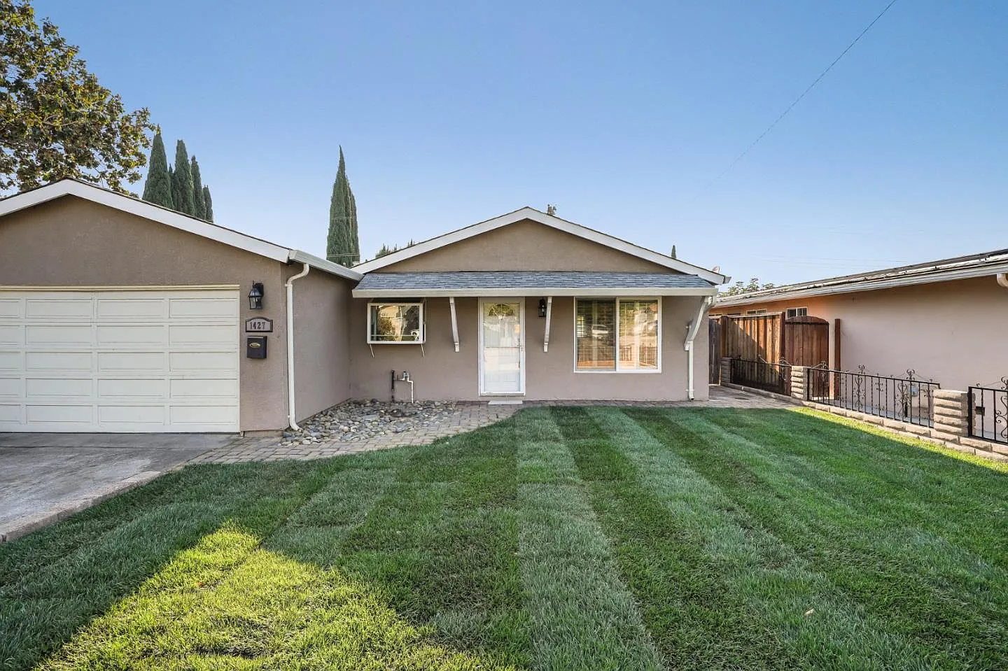 1427 Mount Lassen Dr photo 1