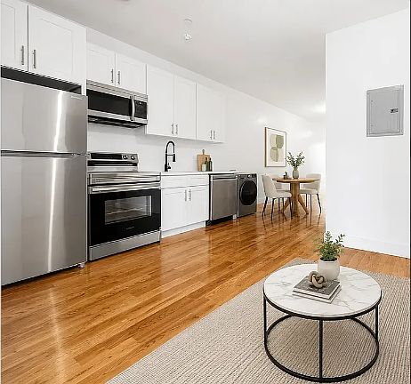 5th image of 1010 Gates Ave #4B