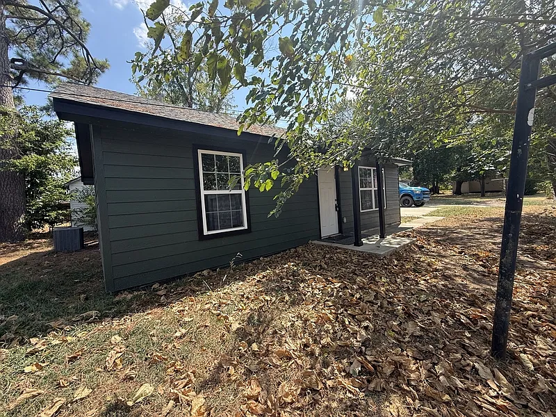2 bed, 1.0 bath, $950 — Photo 1