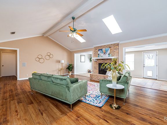 3rd image of 3609 Briargrove Ln