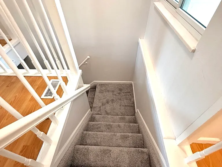Downstairs to bedrooms - new carpet
