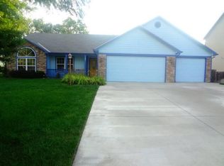 601 N Nottingham Rd, Lawrence, KS 66049