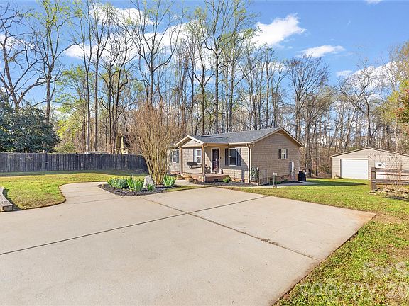 2nd image of 1755 Earl Dr