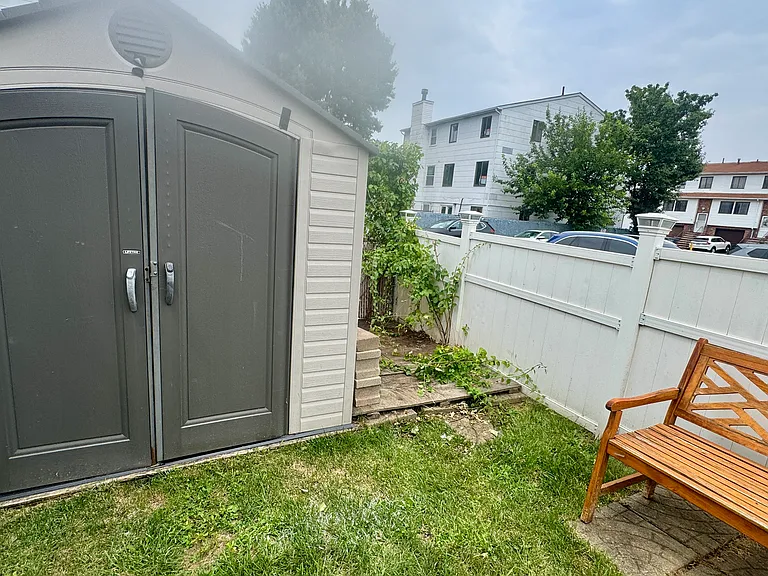 49 Country Dr W — Photo 37