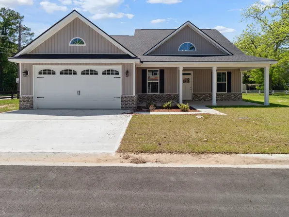 401 A N Caswell St, Glennville, GA 30427