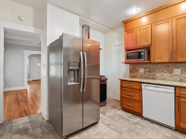 2320 F St #2320, Sacramento, CA 95816