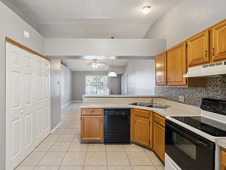 5461 Lake Margaret Dr #H-108 — Photo 8