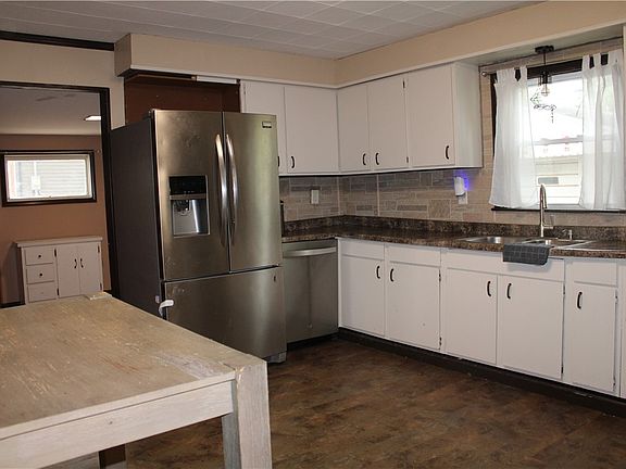 4th image of 704 W South 3rd St