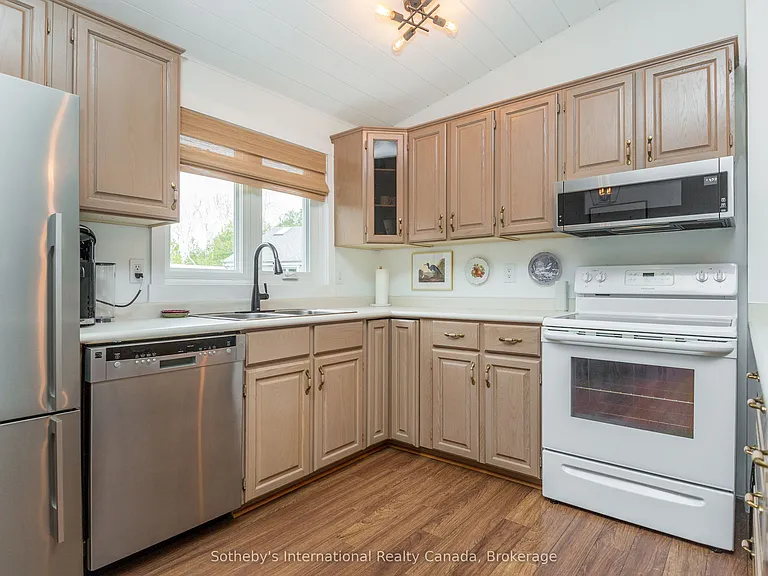 125 Fairway Cres #16 — Photo 14