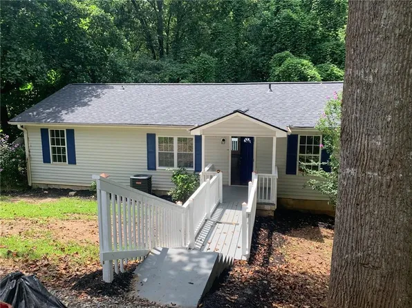 435 Pine Crest Cir, Cleveland, GA 30528