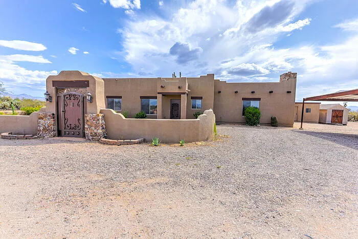 3 bed, 2.0 bath, 1976 sqft, $2,200 — Photo 3