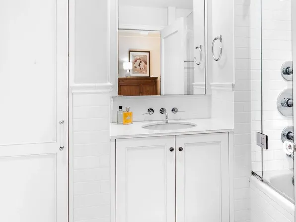 139 East 66th Street image 5 of 10